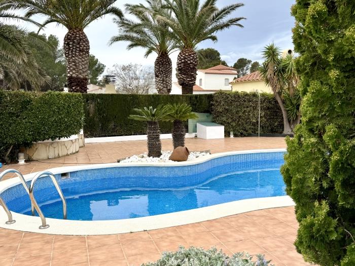 APARTBEACH y VILLA CALA FORN PRIVILEGE