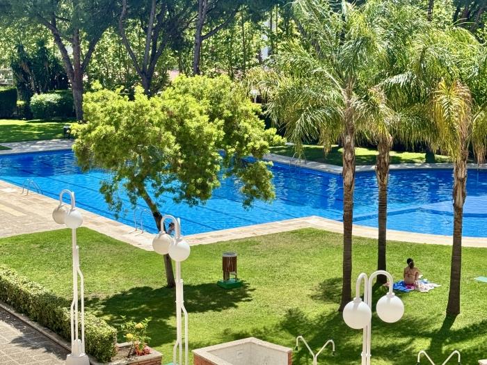AMPLIO APARTAMENTO VISTAS PISCINA